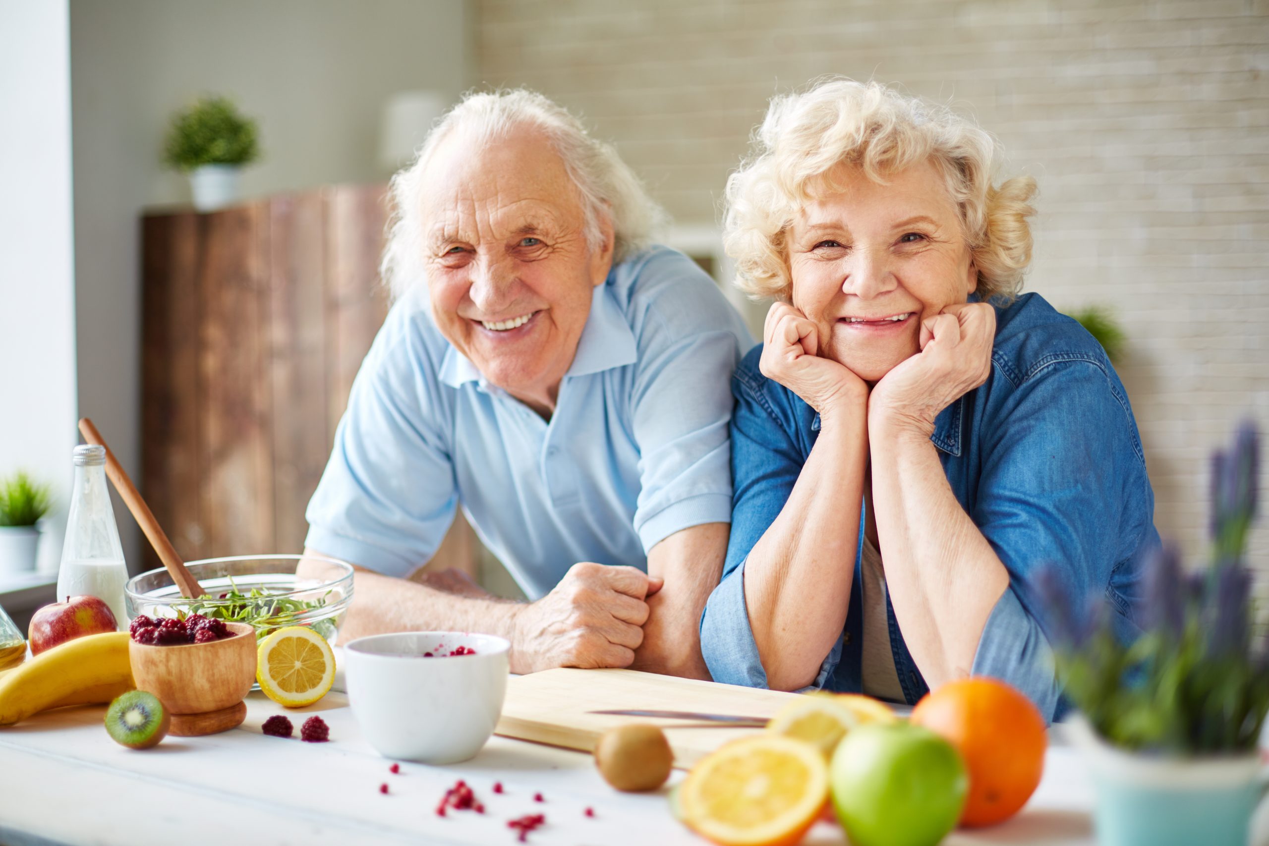 Залог долголетия. Пожилые люди. Здоровые пожилые люди. Пенсионеры. Счастливые старики.